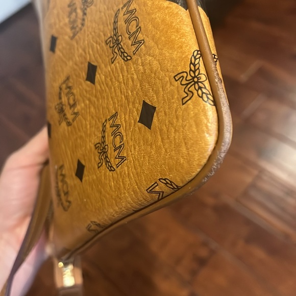 Authentic MCM clutch handbag with removable strap - Picture 5 of 7